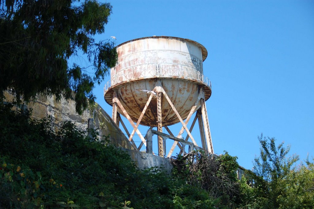 Alcatraz Wassertank by grosswesir2000