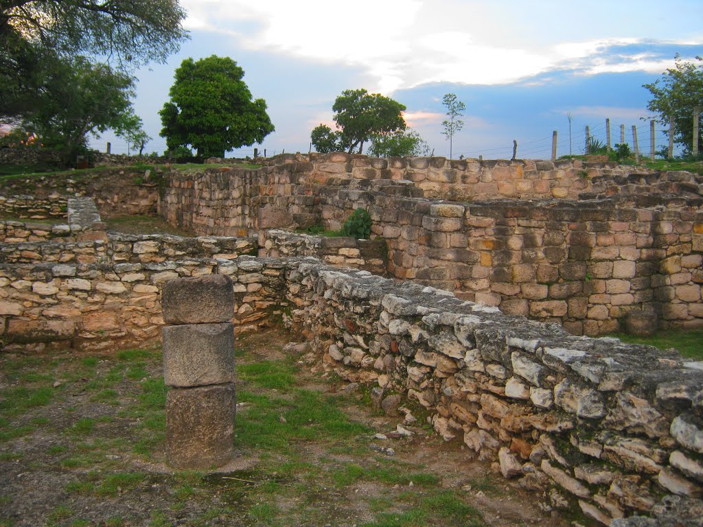 Cuetlajuchitlan, ciudad antigua 800 años antes de Cristo (cultura Mezcala) by waldwind