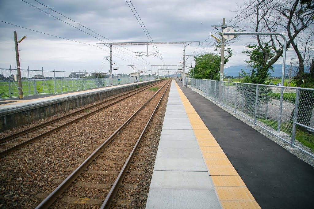 西入善駅（にしにゅうぜん）長いホーム風景JR北陸本線　富山県入善町 by nyanta2030