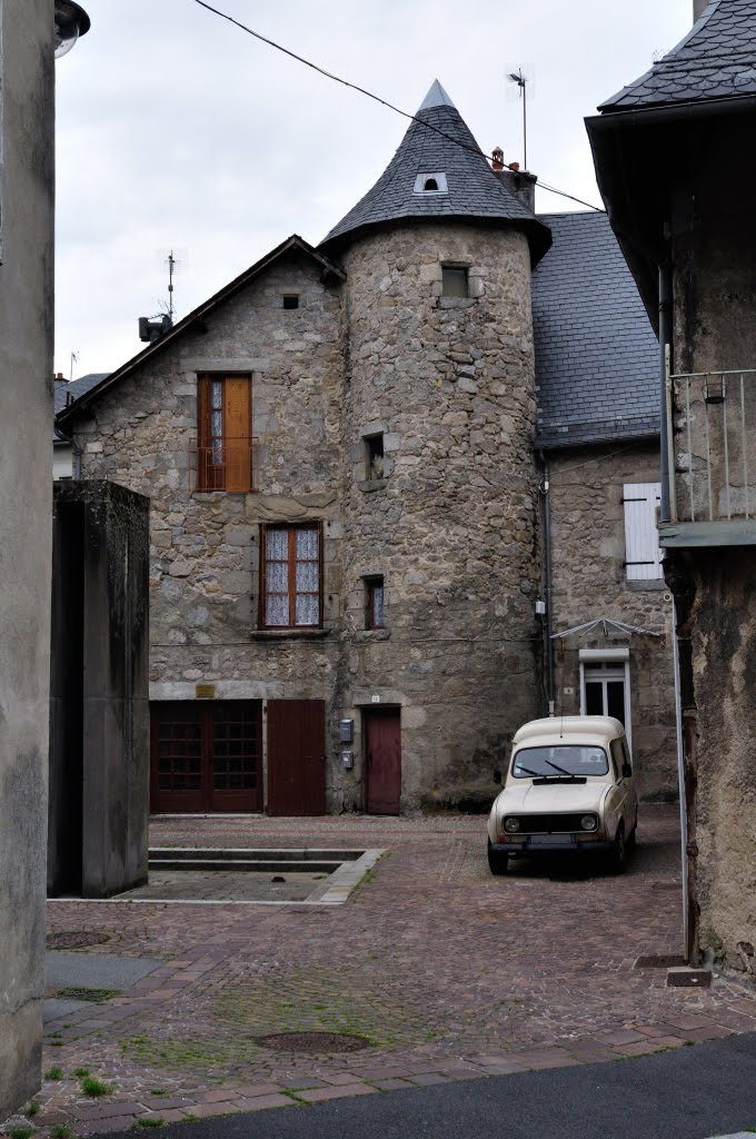 Ussel en Limousin, Hôtel Ventadour. by Tireman.