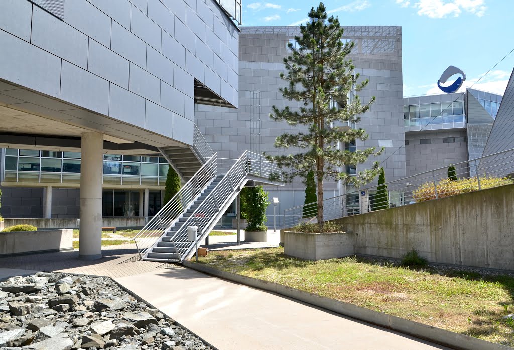 Gebäude der Kärntner Hypo Alpe Adria Bank, Klagenfurt am Wörthersee by janek.s