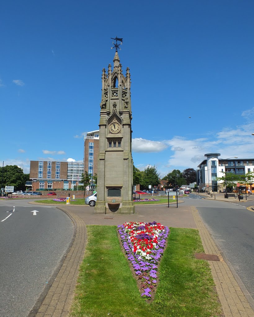 Kenilworth, view from Warwick Road. by Bobsky.