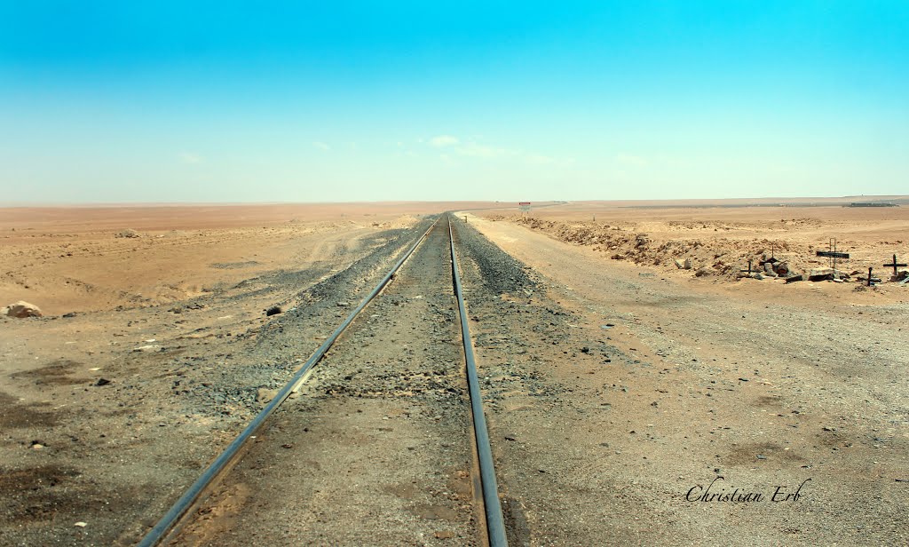 Cruce de la via ferrea en la Panamericana Sur (Moquegua) by chrierbe