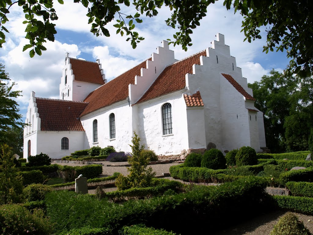 Fodslette Kirke - Langeland by Kristen Kousgaard