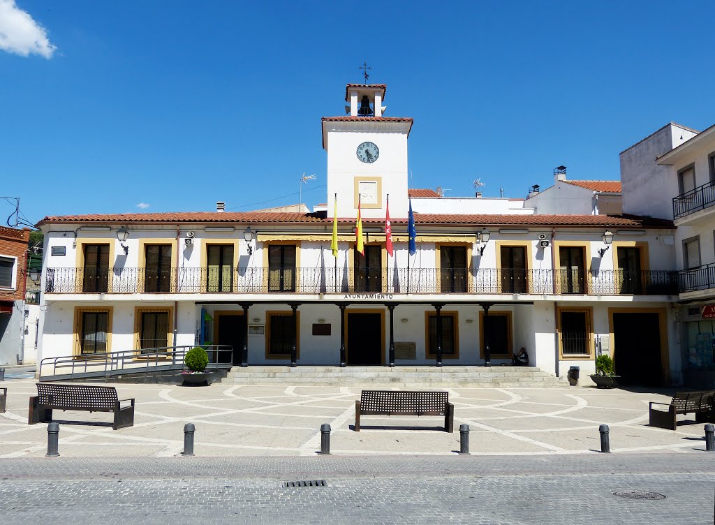 Ayuntamiento de Perales de Tajuña by benjamin M. M.