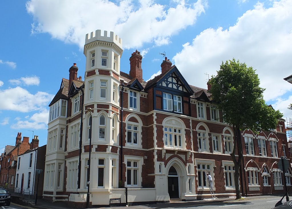 Kenilworth, Abbey Hill. by Bobsky.