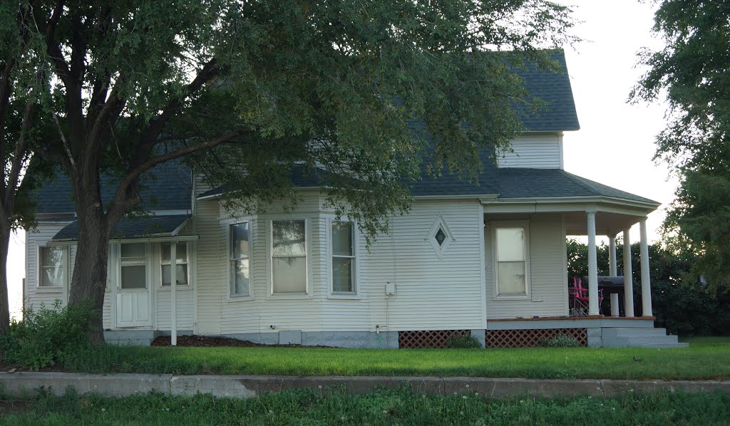 Gering, NE: farmhouse near Landon Creek vineyards by pylodet