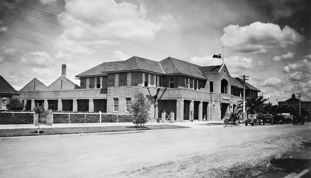 Mildura Working Mans Club, Mildura, Victoria, Australia, 1933 by gbfernie1