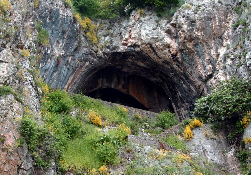 The cave, Emen by G Kesmev