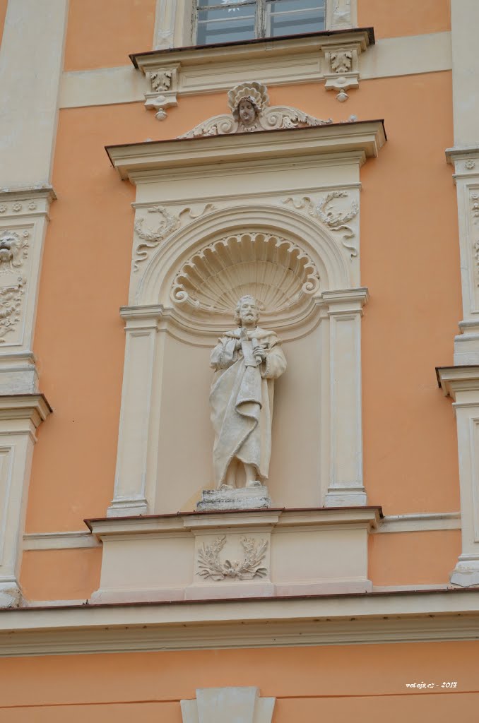 KAMENICE nad Lipou, CZ - detail fasády školy / detail of the facade of the school by votoja - CZ