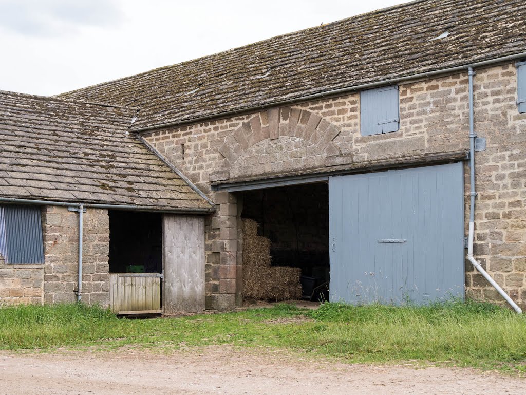 Barn at Stockeld Lodge Farm by MockCyclist