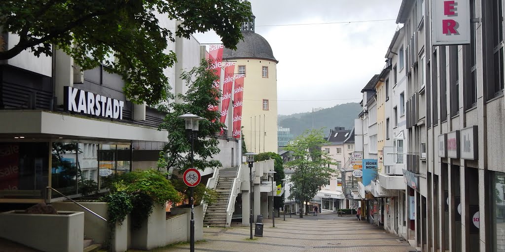 Blick zum dicken Turm des unteren Schlosses in Siegen by Qwesy