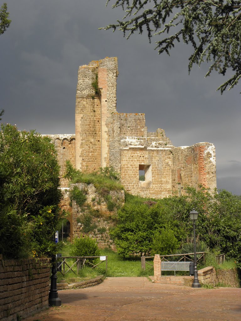 Sovana - Rocca Aldobrandesca by stedinger85