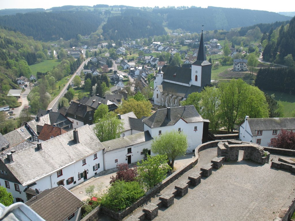 Burg Reifferscheid, Blick vom Bergfried by Wensky