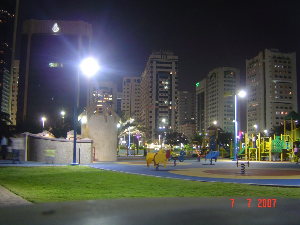 Park @ night by ghazzzawi