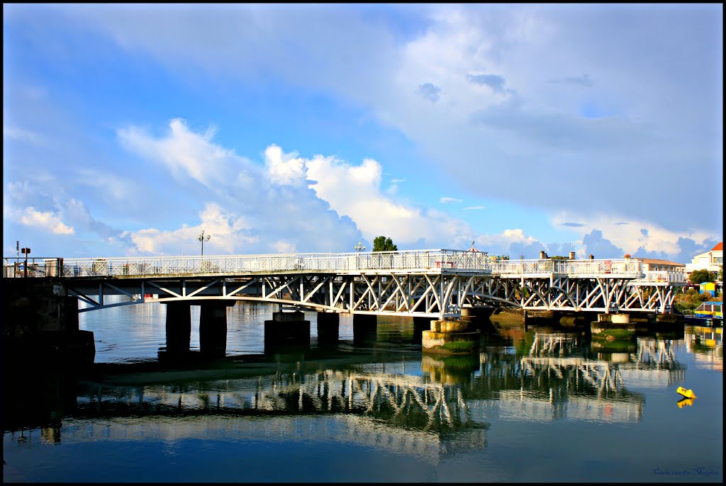 Rivière "La Vie" - Saint-Gilles-Croix-de-Vie, France by © cvandermeijden