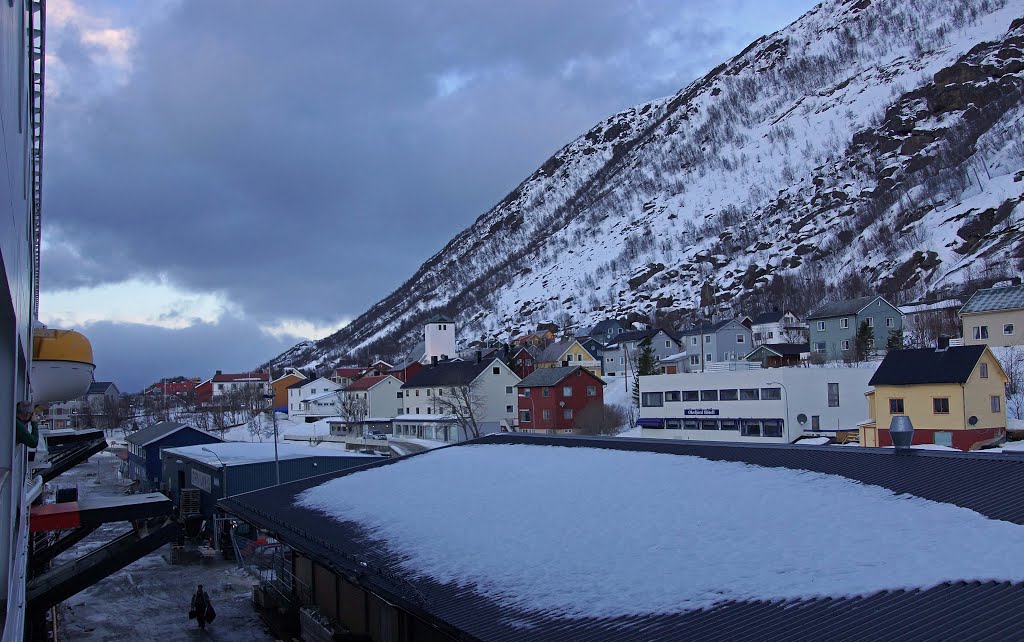 Øksfjord, Hurtigruten Februar 2014 by H.Sandvoß