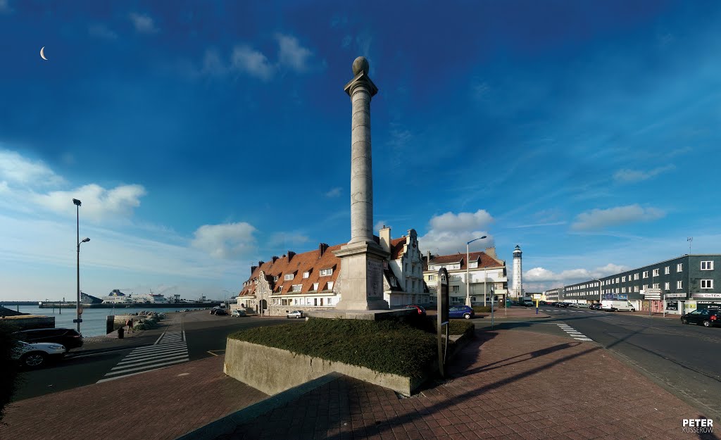 Calais - Quartier du Gourgain Maritime, Monument hommage à Louis XVIII et Phare de Calais (panorama) - © 27.06.2014 by PKusserow