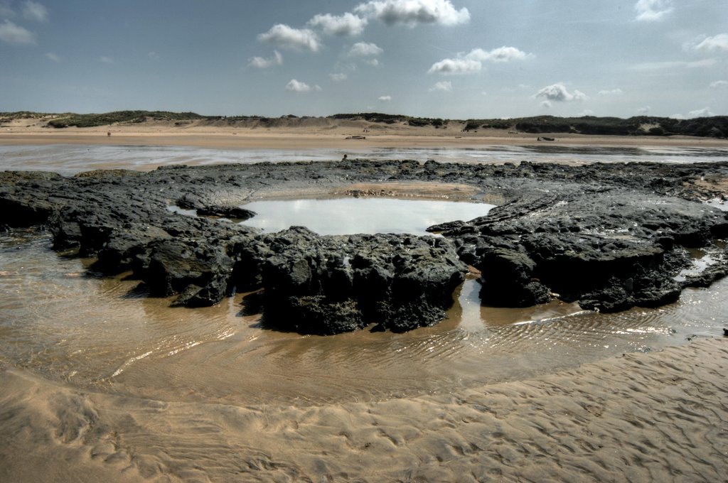 Tonbank mit Krater by Holger Uwe Schmitt