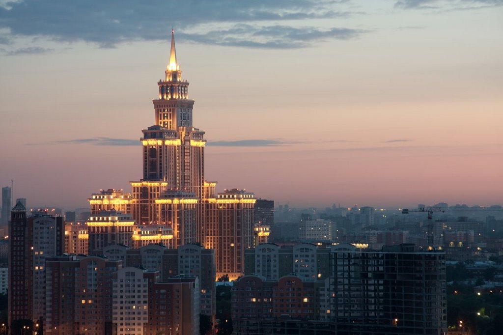 Khoroshyovsky District, Moscow, Russia by Aleksandr Dezhin