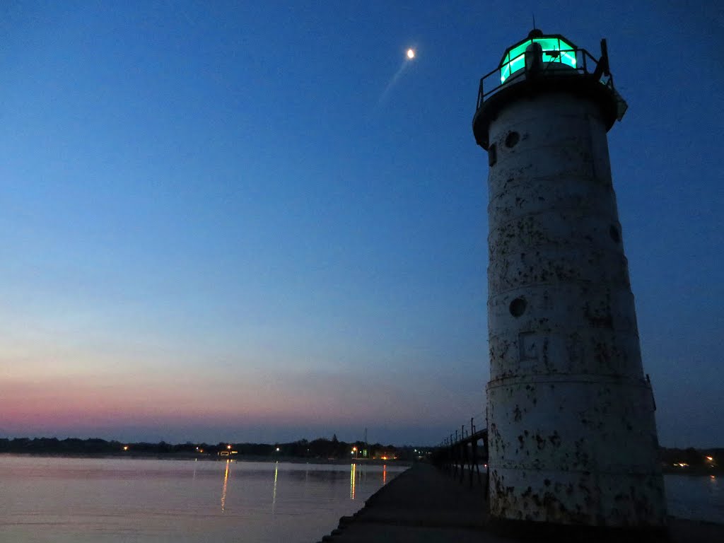 Blinking Manistee Light at dawn by UnagiUnagi