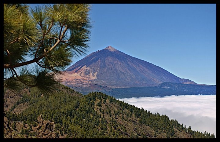 Vista del Teide en Tenerife con su mar de nubes by Domingo Ramos