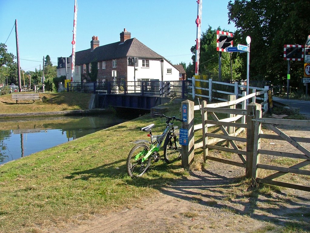 Aldermaston Wharf Swing Bridge by SBower