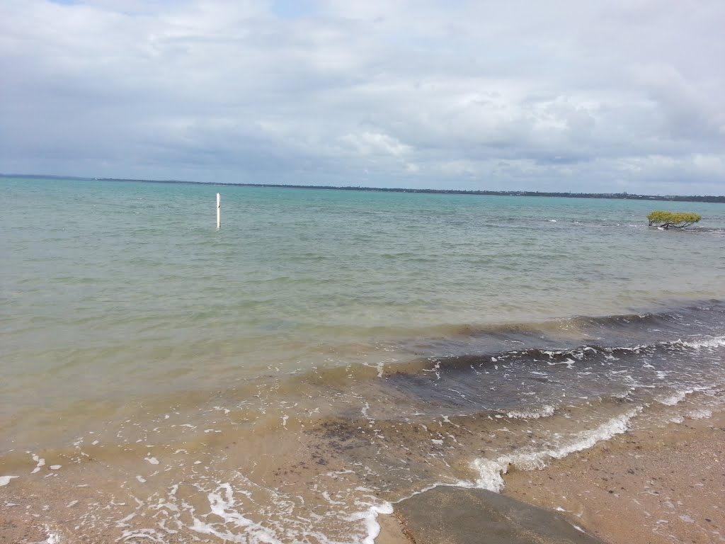 Hervey Bay Queensland by GeoffSfromMacarthurNSW