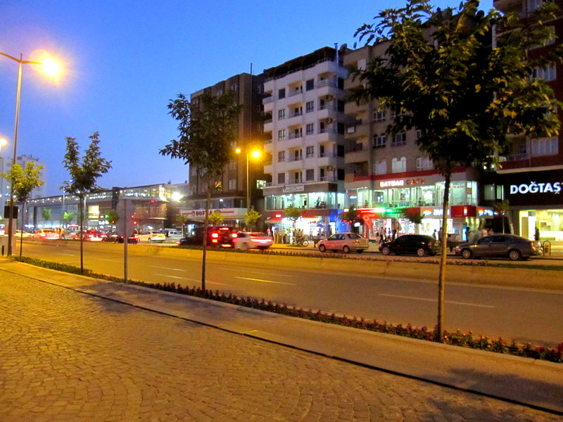 Gece Batman Turgut Özal bulvarı, Osman Ünlü by Osman Ünlü