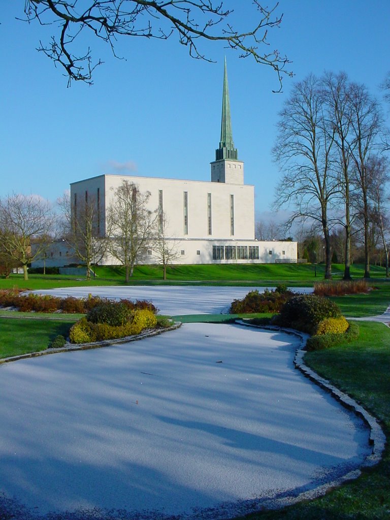 London Temple by johnhuzi