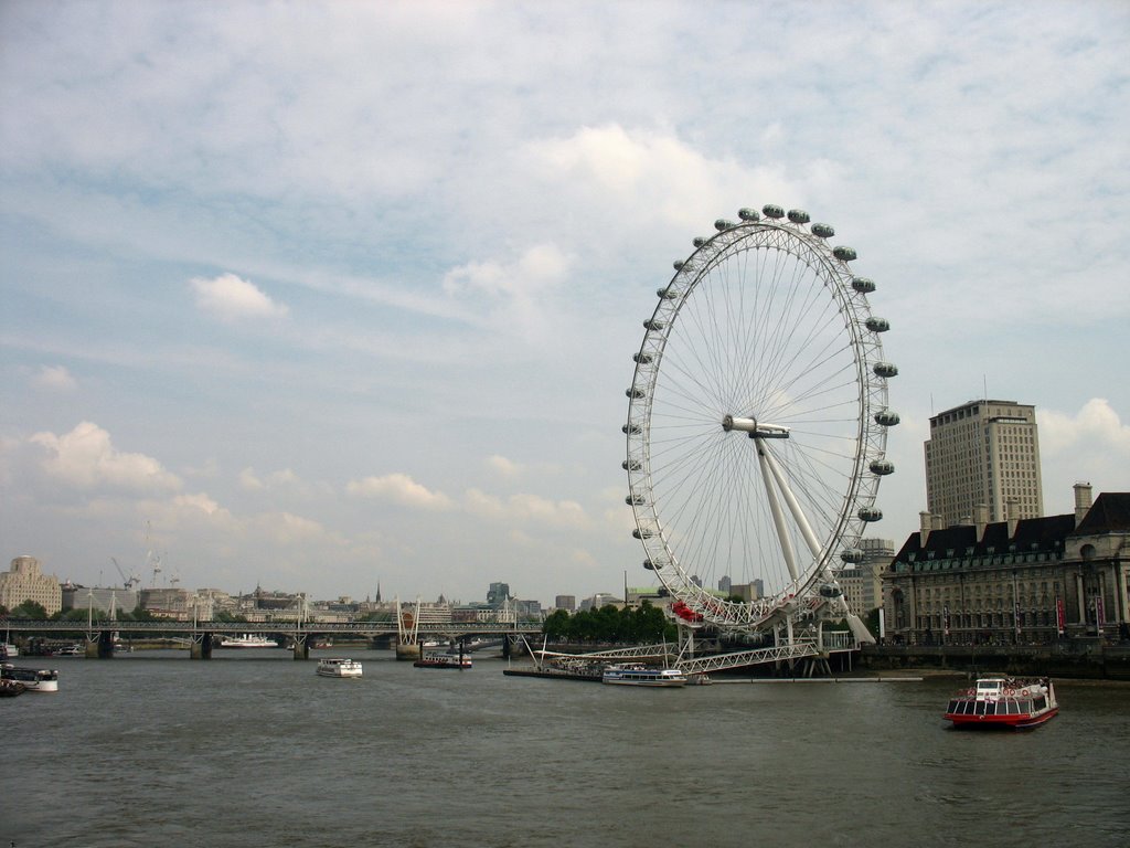 In London. Big Wheel by Bzsuu