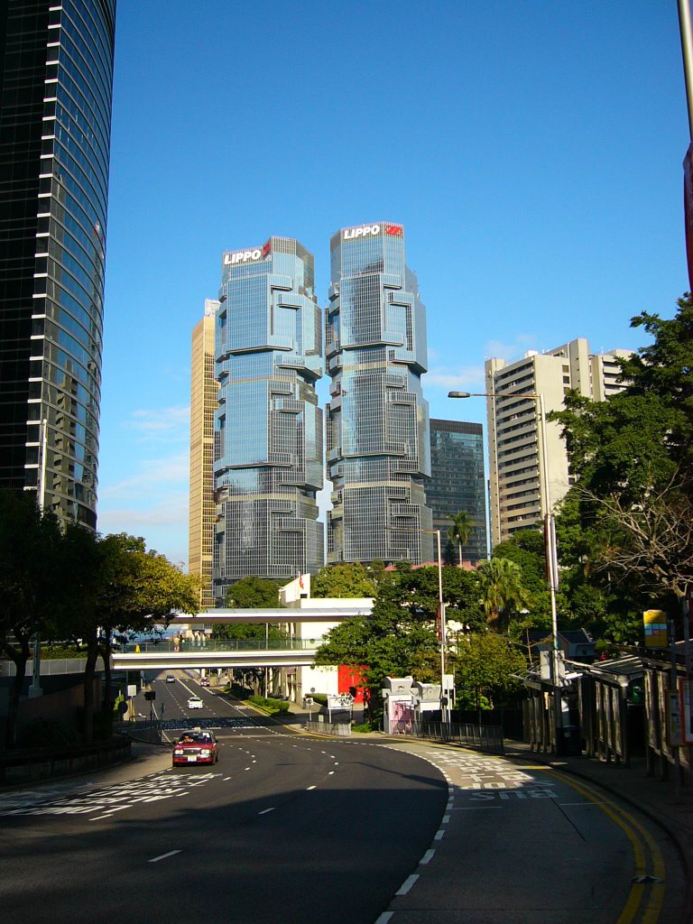 Lippo Centre from Cotton Tree Drive by Norman Chuang