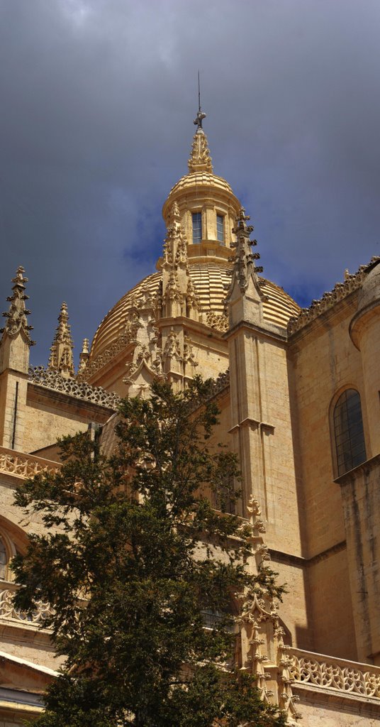 Cathedral dome by Gil Cavalcanti