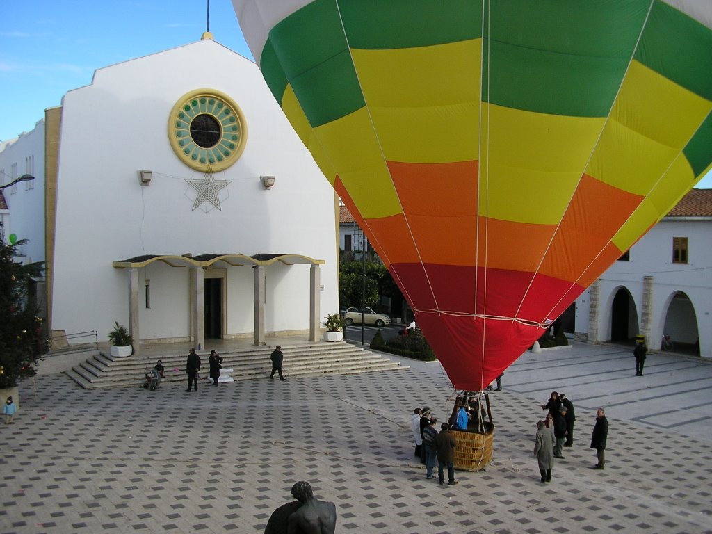 Media balloons in Piazza Heraclea by mediaballoons