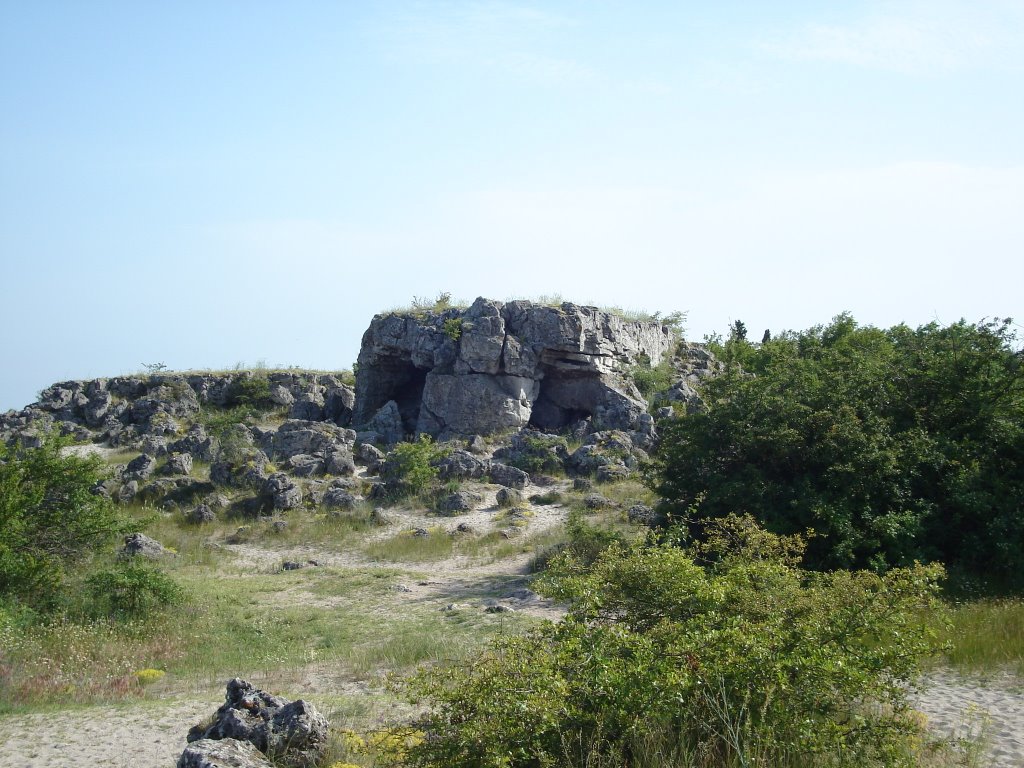 Pobiti Kamani by Petar Sabev