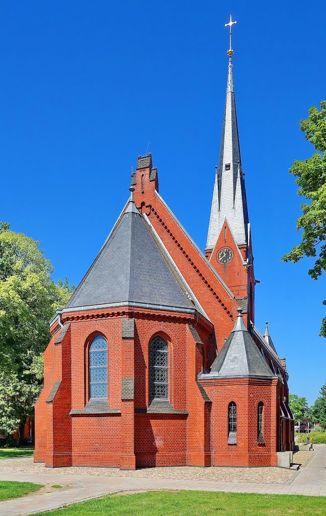 Ev.-Luth. Kirche in Stockelsdorf (erbaut im Jahr 1903) by Zimbora