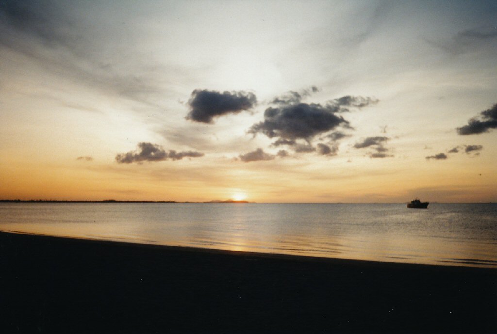 Sunset over Wialoaloa Beach;12-Sep-1993 by me&mymac