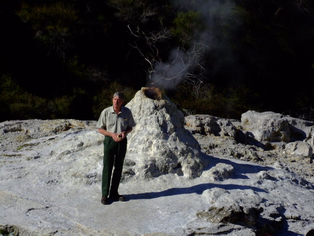 2008.03.16 - Lady Knox Geyser - 1. Getting Ready For Action by David R Williams