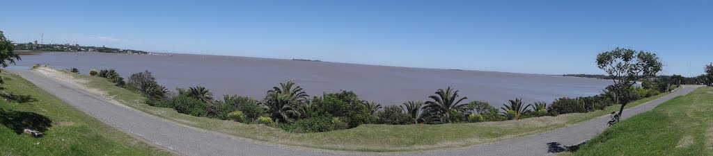 Panorâmica do rio da Plata em Colônia del Sacramento by Carlos A Machado