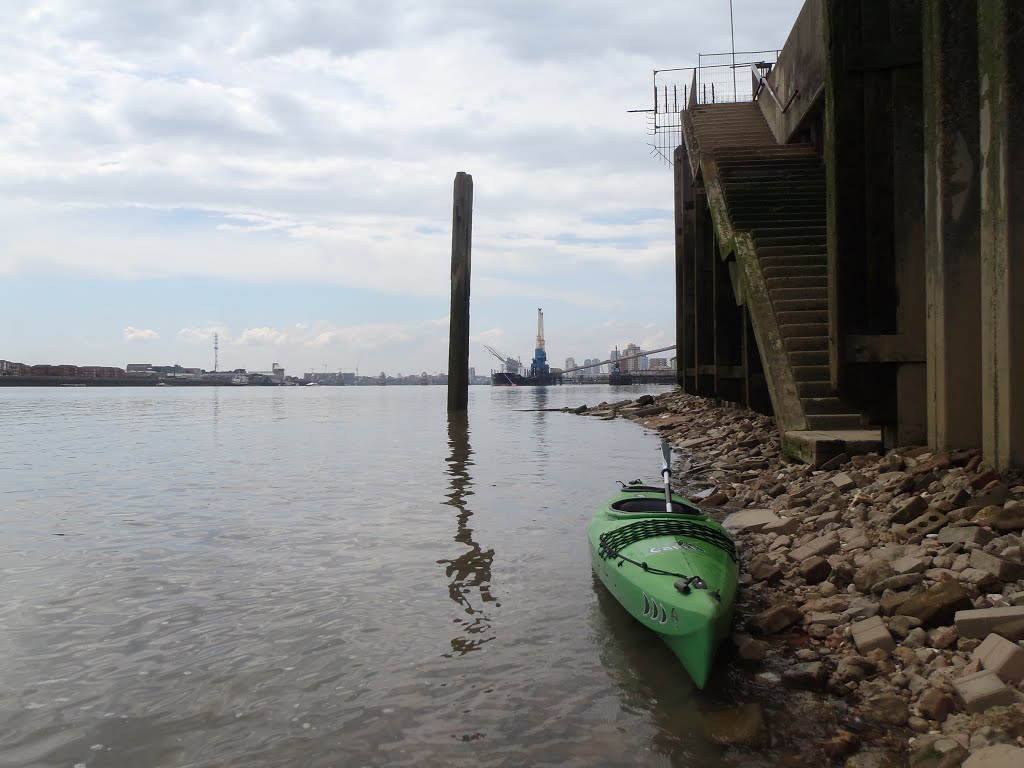 Kayaking at north Woolwich, London by Meic W Caerdydd