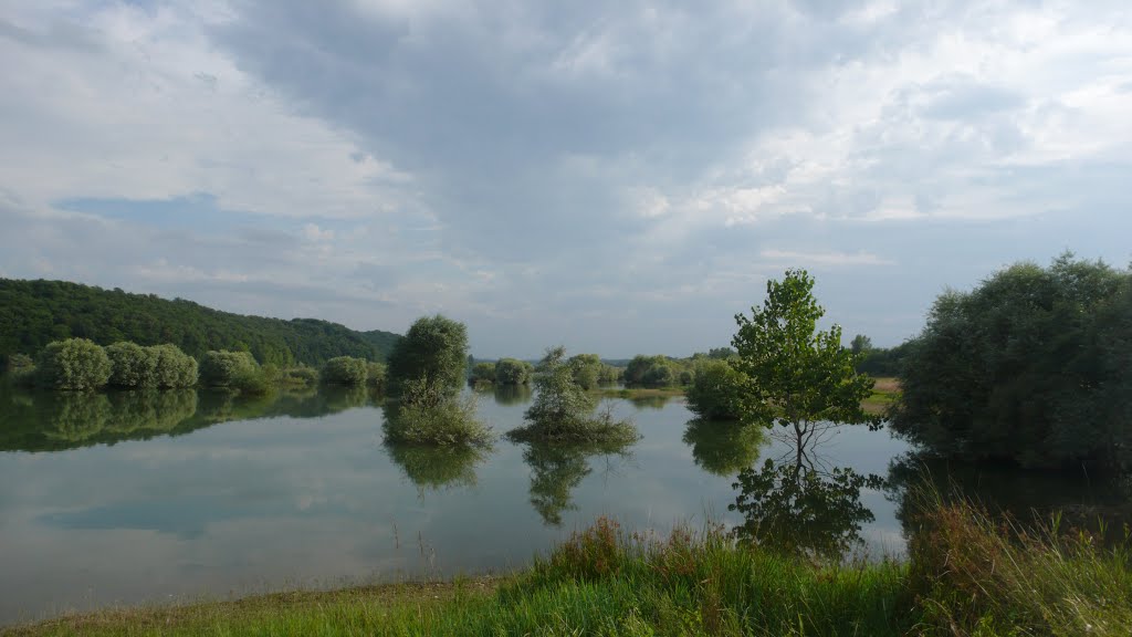 Lac de L'Astarac by Philippe ROMAGON