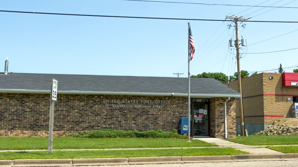 Loganville, Wisconsin post office 53943 by D200DX