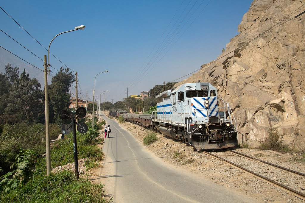 Emd sd40 en chosica, peru by cultrevolutioner