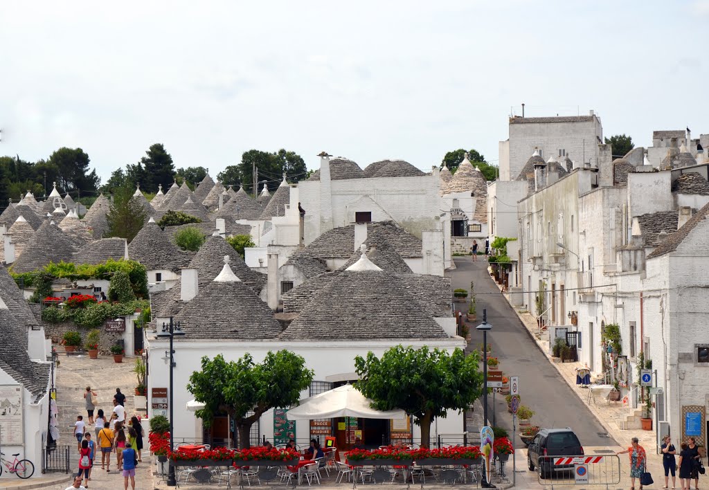 Alberobello by Mahy jean