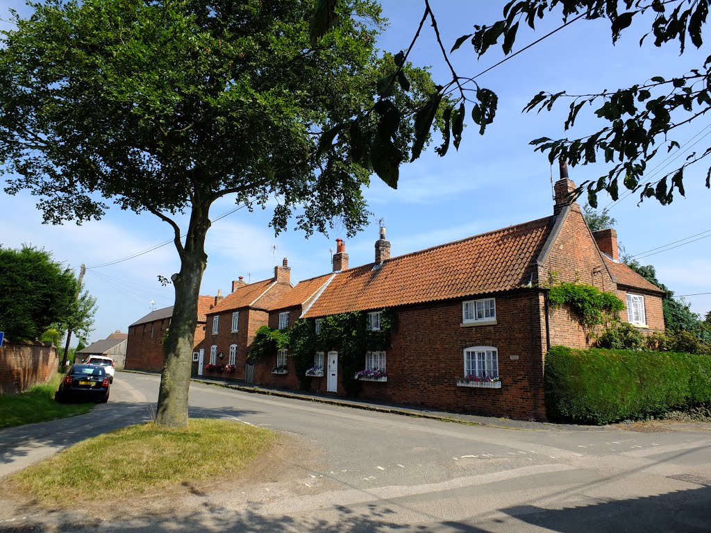 Kneeton village, Slack's Lane corner. by Bobsky.