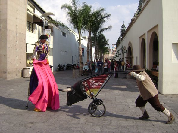 OLEEE, Feria de San Marcos by Pollo de Pelos