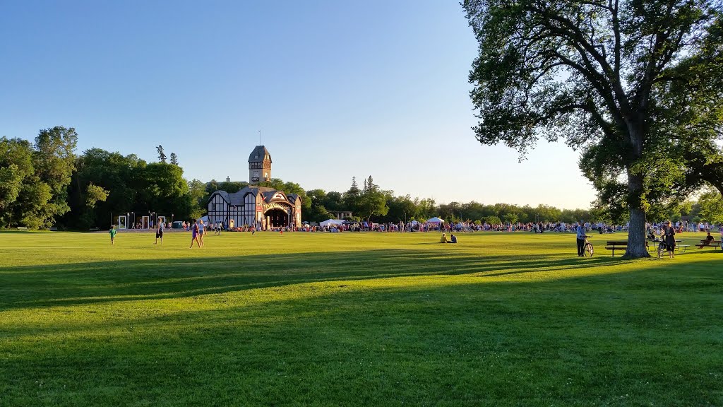 Assiniboine Park, Winnipeg, Manitoba by Luis Morgado