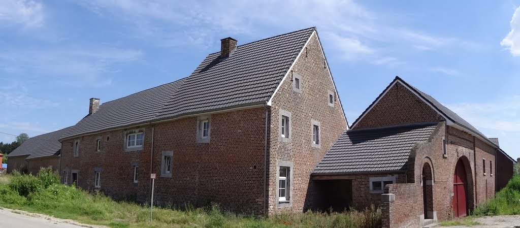 Hoeve en kapel Mettekoven by Pascal Van Acker