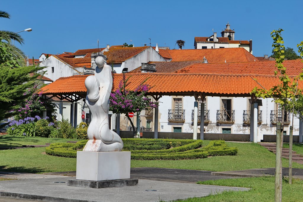 Monumento a las madres by R Melgar