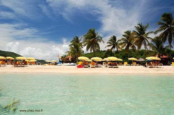 Plage "sous le vent" de l'îlet Pinel by COUDERC gérard